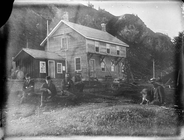 Group and Office at Michipicoten Mine. Photo credit: Geological Survey of Canada / Library and Archives Canada / PA-050754